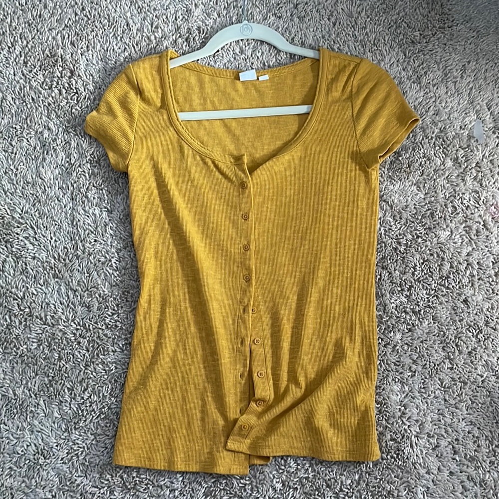 Gap plain butten up